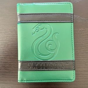 NWT Universal Studios Harry Potter Slytherin Passport Holder